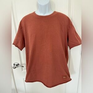 ALO Yoga Society Short Sleeve Crewneck T-Shirt in Rust Red — Men’s Large